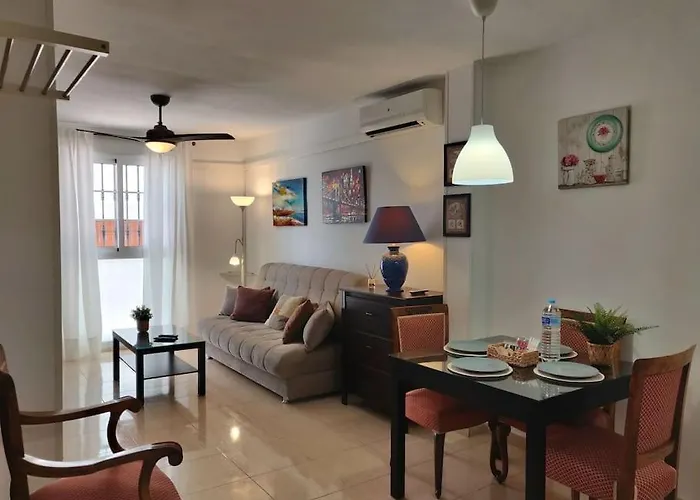 Centrico En A 200 Metros De La Playa フエンヒロラ